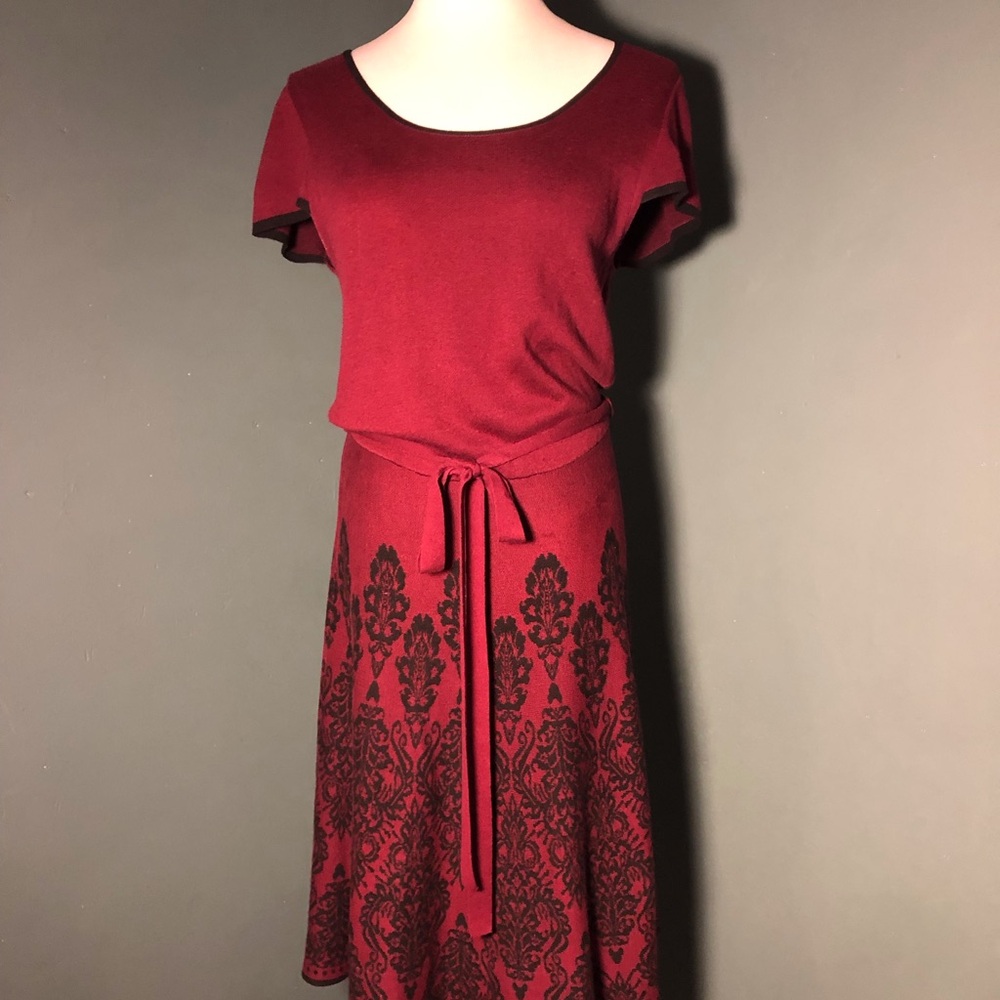 Red Knit Dress with Scoop Neck and Short Sleeves